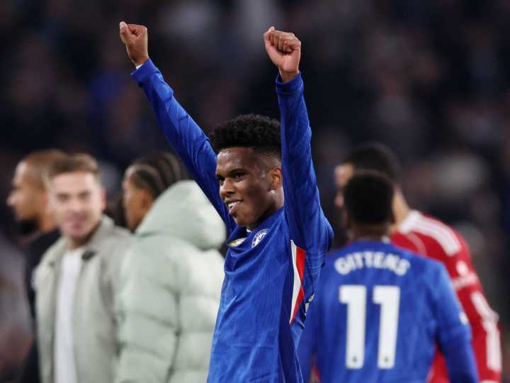 Chelsea beat Liverpool with late Estevao goal as Arsenal top Premier League