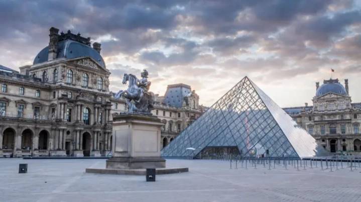 Un símbolo de Francia. Seis datos del Louvre, el antiguo palacio convertido en el museo más grande del mundo