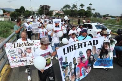 Familiares de colombianos detenidos en Venezuela piden su liberación en puente fronterizo