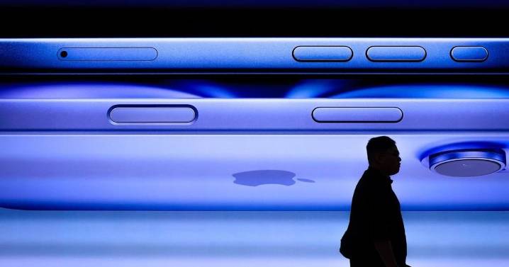 Apple is now worth $4,000,000,000,000