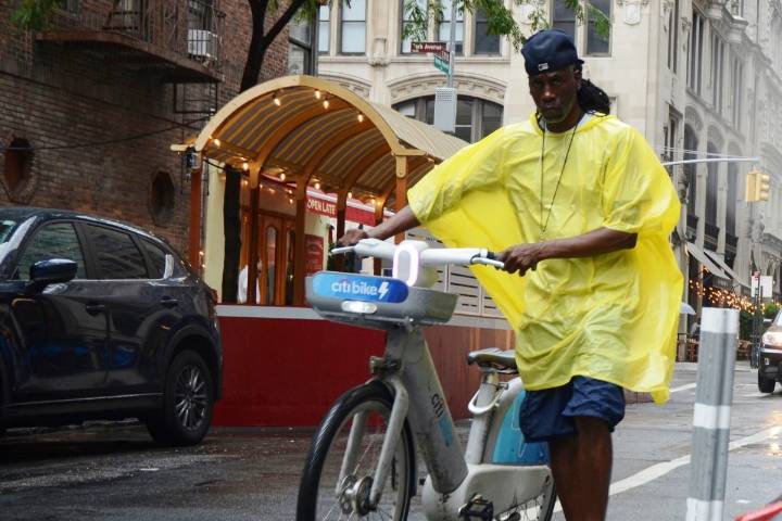 Alerta por jueves de lluvia y vientos en Nueva York antes de famoso desfile de Halloween