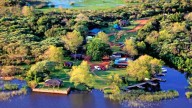 Escapada a un pueblo sumergido en la naturaleza y a orillas de una laguna en Corrientes