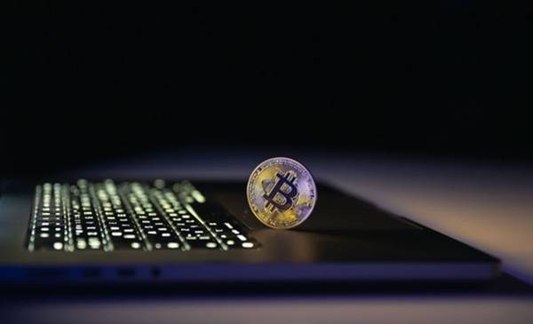 El dólar cripto opera a la baja antes de conocerse los resultados legislativos