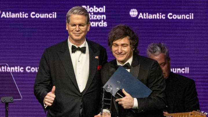 Scott Bessent destacó que Milei está comprometido en “sacar a China de la Argentina” y aclaró que el respaldo financiero “no es un rescate”