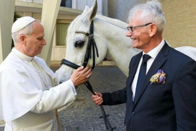 Pope Leo gifted with "Proton" a purebred Arabian horse