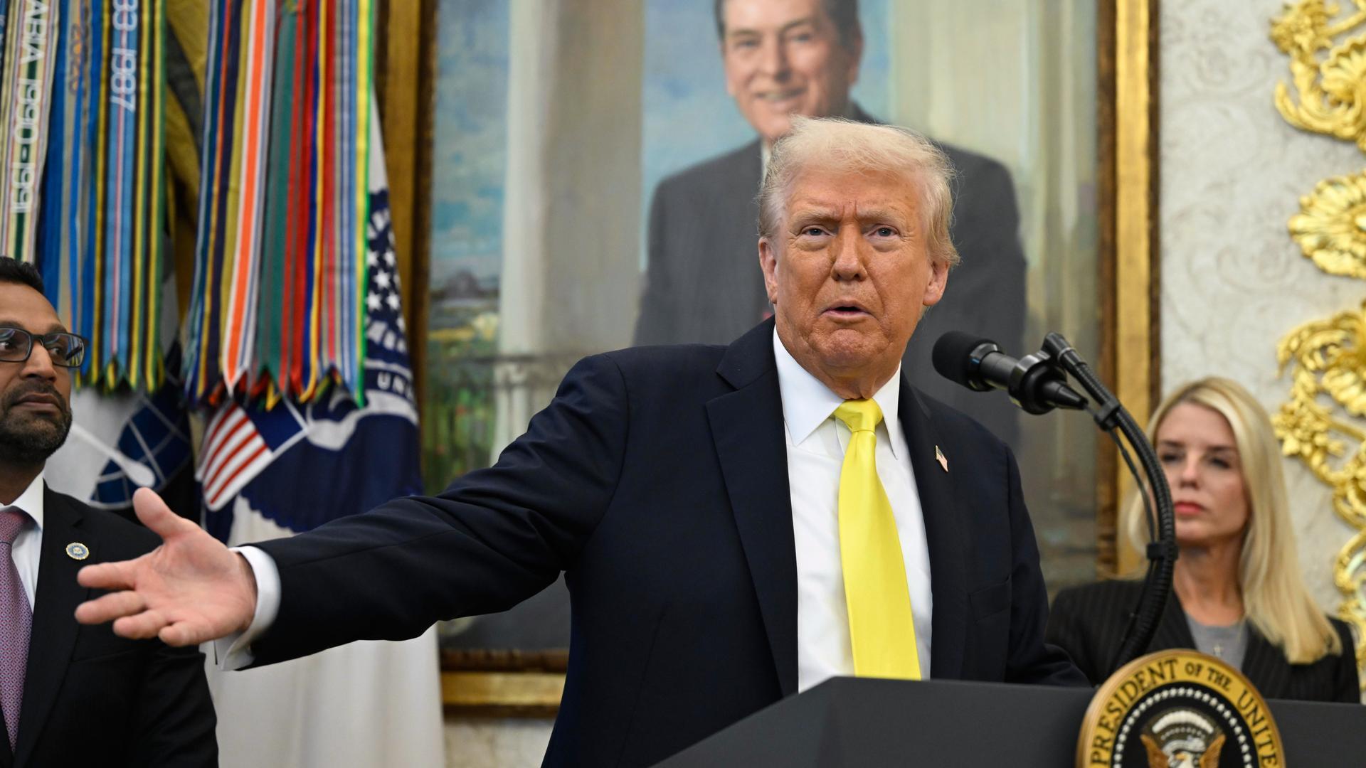 Trump floats idea of attending Supreme Court arguments in the case against his tariffs