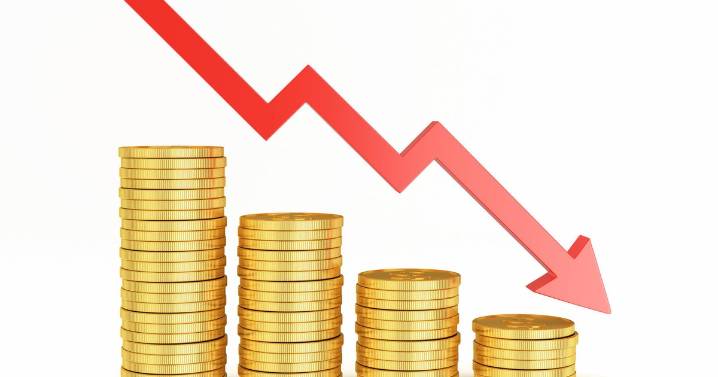 Gold's price plunges below $4,000. Here's how investors can take advantage.