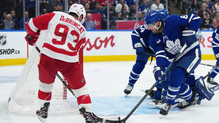 Detroit Red Wings rally to top Toronto Maple Leafs, 3