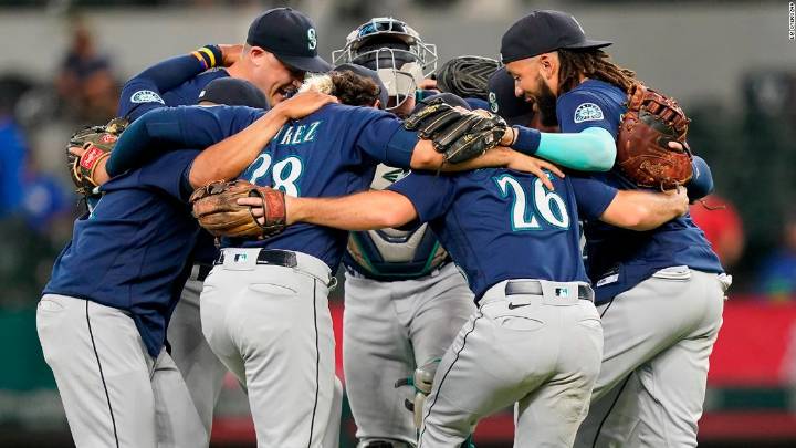 Derek Jeter Warns Mariners Against $400M Threat After ALDS Game 1 Loss to Tigers