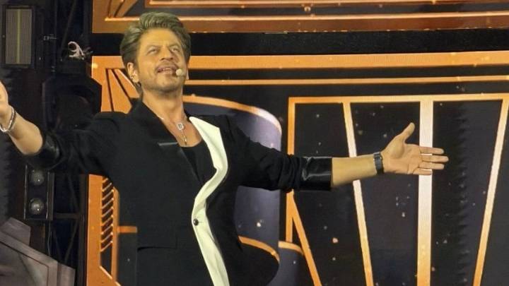 SRK’s playful dig at Salman Khan and emotional tribute to Dilip Kumar steal the show at Filmfare 2025