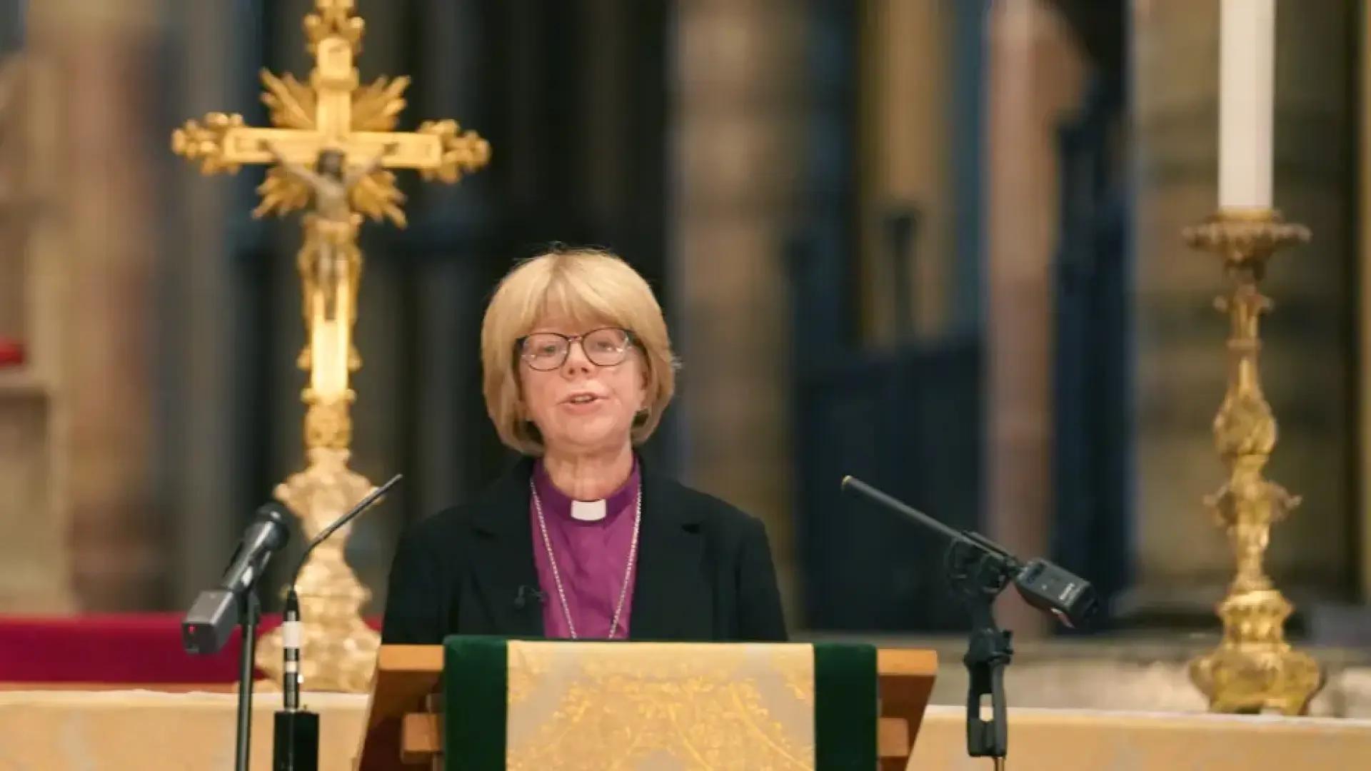 Sarah Mullally asume el liderazgo de la Iglesia anglicana y se convierte en la primera mujer arzobispa de Canterbury