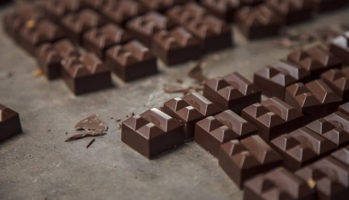 Demanda de chocolate empeora mientras el repunte histórico del cacao se desvanece