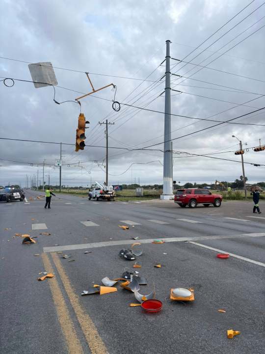 Power lines fall after truck strikes traffic light in Edinburg