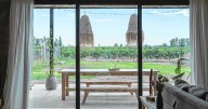 El hormigón visto, la clave de esta casa entre vides y montañas en Mendoza