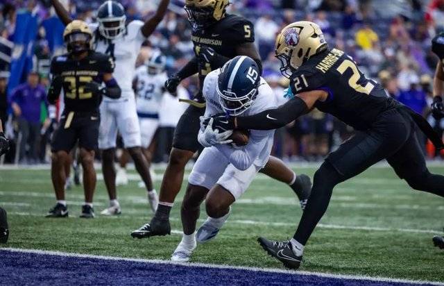 Thursday night lights on tap for Eagles