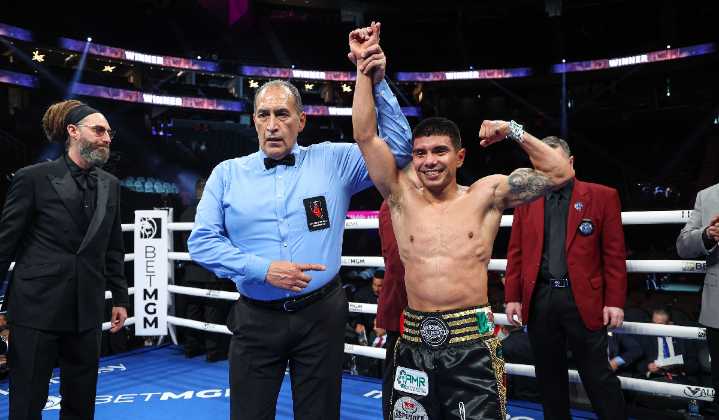 Joselito Velázquez ganó con un nocaut técnico y se apoderó del título plata supermosca del CMB