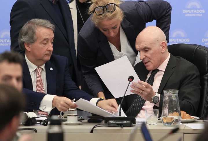 Crece el malestar del Gabinete con Espert por no negar que haya recibido dinero narco