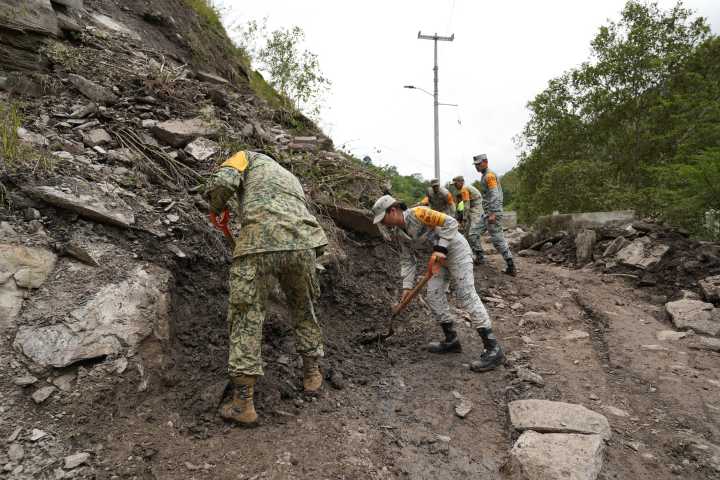 Puentes cerrados, caminos bloqueados y servicios caídos persisten tras lluvias