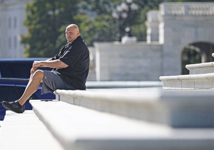 Fetterman again shows independent streak, frustrates left over government shutdown fight