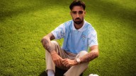 Brais Méndez promueve una camiseta solidaria para apoyar la salud mental de los menores