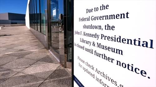 Some furloughed workers upset over out-of-office replies as White House threatens mass layoffs amid government shutdown