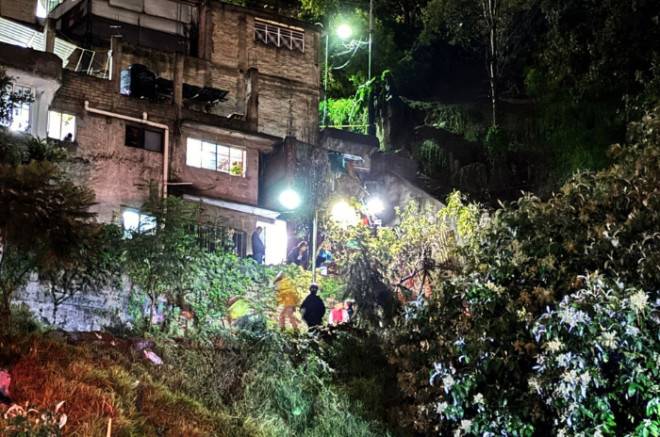 Cerro se deslava y arrasa con vivienda en Naucalpan