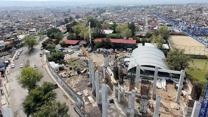 Obras del teleférico afectan a secundaria en la avenida Pedregal