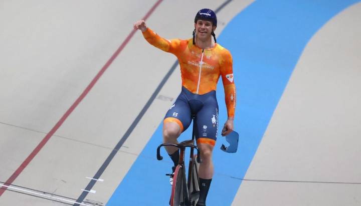 El emotivo gesto de Países Bajos tras ganar medalla de oro en el Mundial de Ciclismo Pista