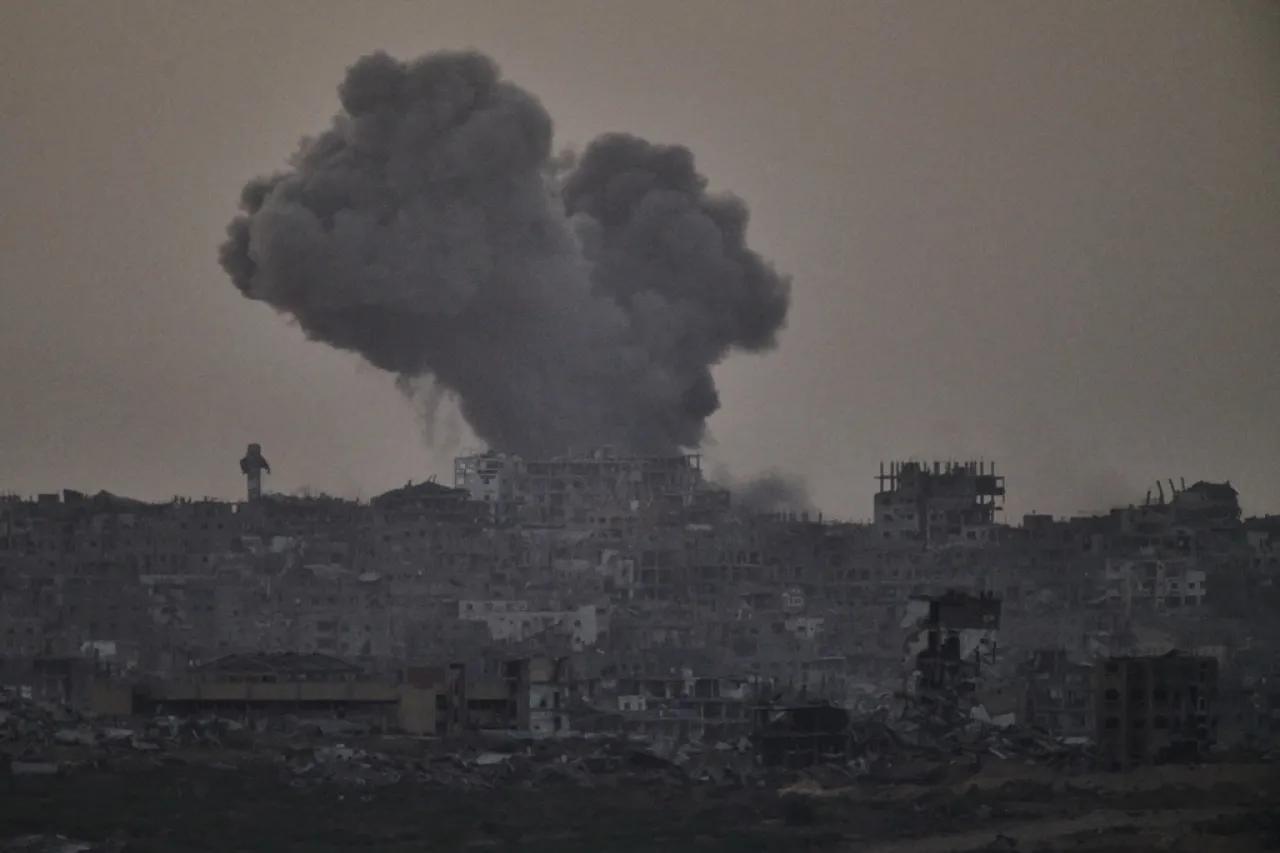 Trump pide a Israel que detenga los bombardeos en Gaza tras negociaciones de paz