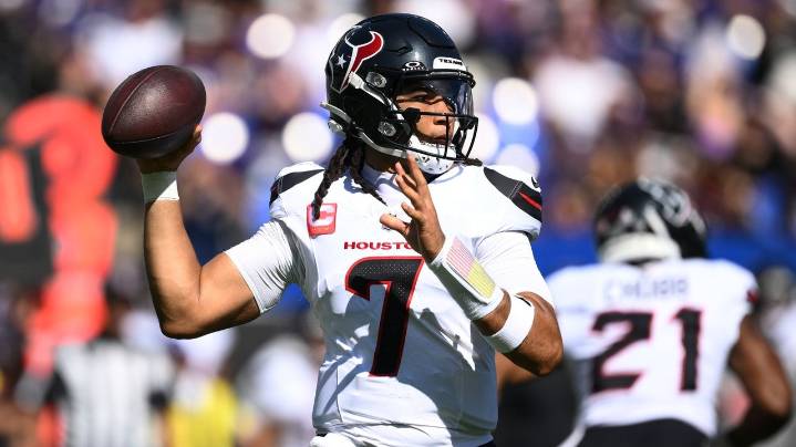 Stroud throws for 4 touchdowns as the Texans blow out the battered Ravens 44