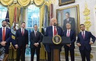 Pfizer acuerda con Trump reducir costos de medicamentos para Medicaid