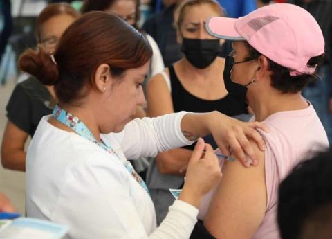 Intensifican vacunación por temporada invernal