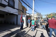 Remueven portones y barandales que invadían la calle en Juárez