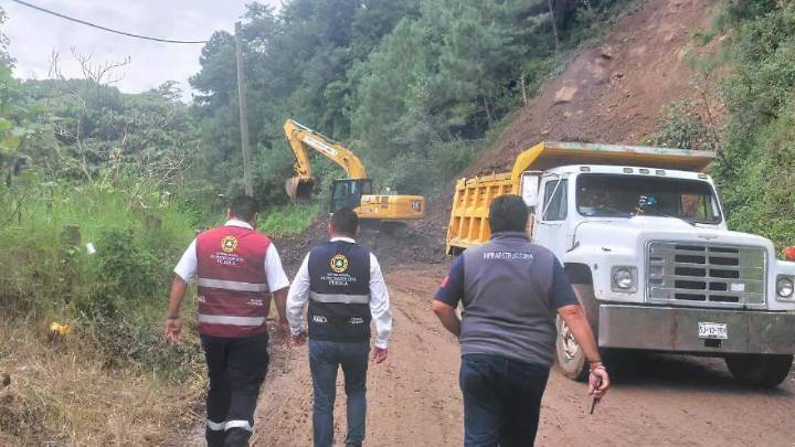 Restablecen conectividad en Xicotepec y Naupan tras deslizamientos ocasionados por lluvias
