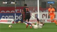 Riveros acabó en el piso: así fue superado el defensa de Universitario en el gol de Lucumí de Ayacucho FC [VIDEO]