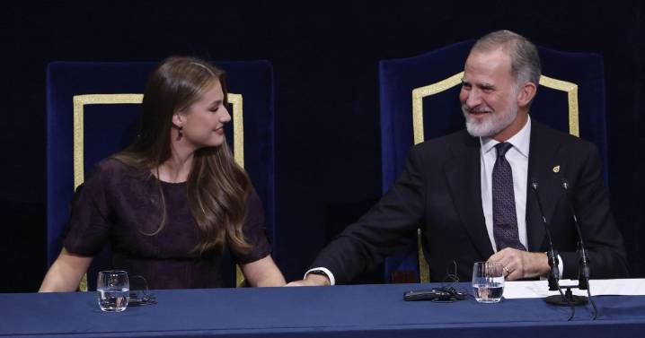 El Rey anuncia su relevo por la Princesa en los premios: «Me corresponde ir cediéndole ya este espacio»