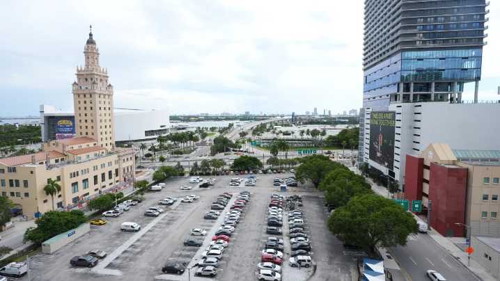 Juez de Florida frena la transferencia del terreno para la biblioteca