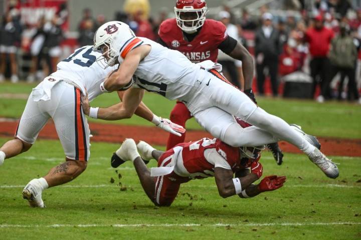 Late pick-6 helps lift Auburn to first SEC win over Arkansas 33