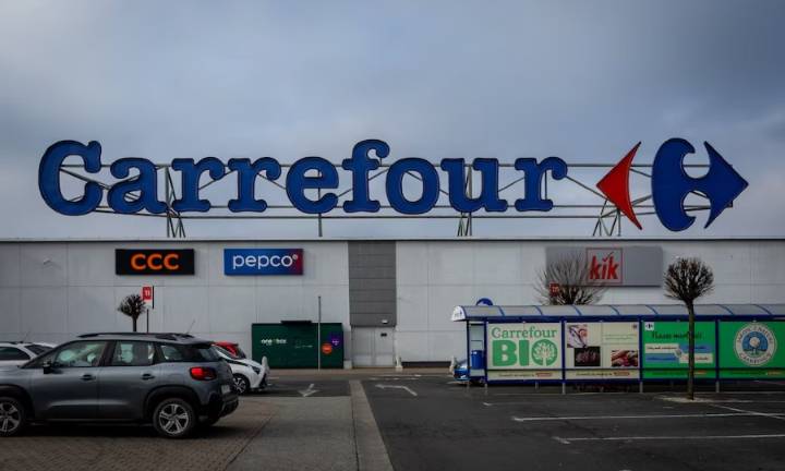 Cuáles son los 4 grupos empresarios que compiten por quedarse con Carrefour