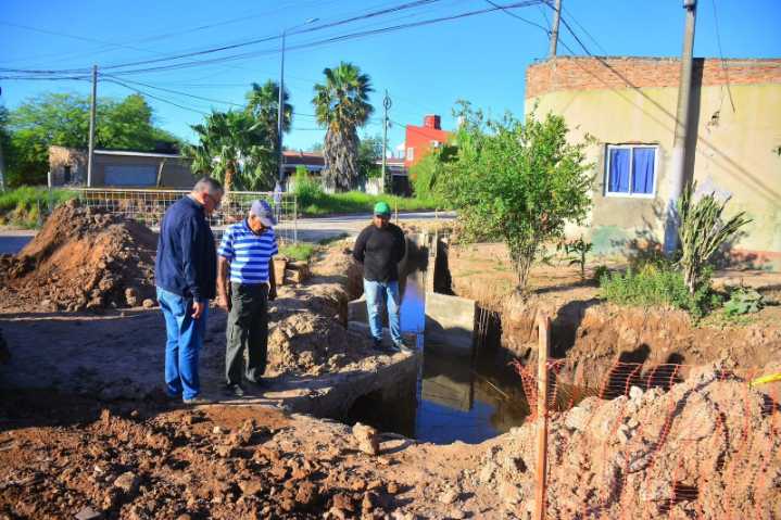 Castelli: el intendente Pío Sander recorrió obras de desagüe en ejecución
