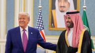 Trump espera la visita del príncipe heredero saudí Salman el próximo mes