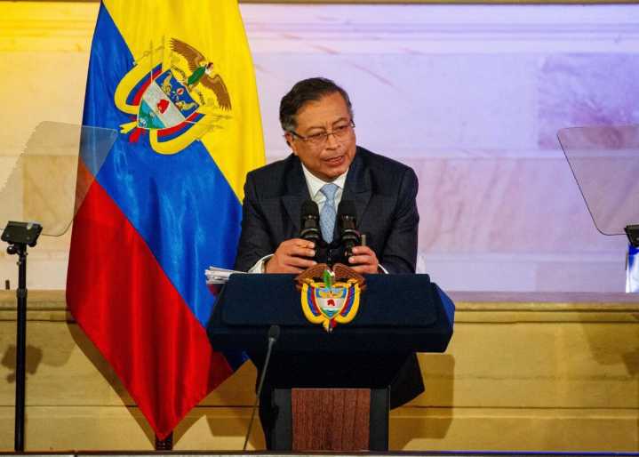 Petro propone integrar fuerzas de Colombia y Venezuela