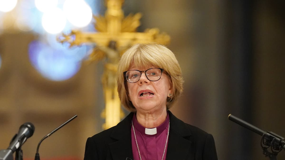 Sarah Mullally, primera mujer arzobispa de Canterbury, el cargo de mayor rango dentro de la iglesia anglicana