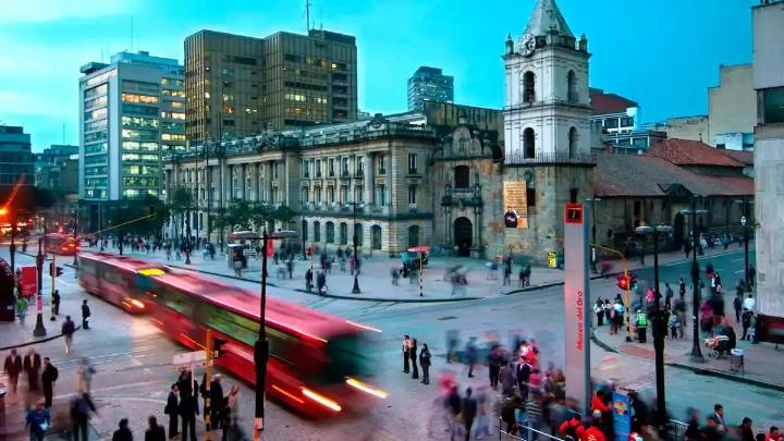Bogotá tiene más de 10.800 vacantes con contrato indefinido: los sectores que más están contratando