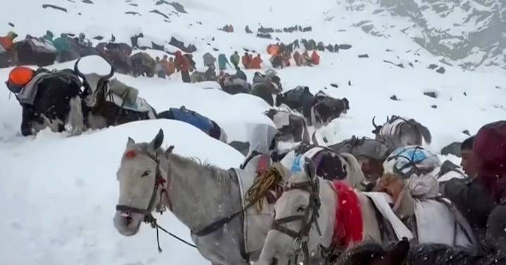 Snowstorm traps hundreds of hikers on Mount Everest during China's national holiday