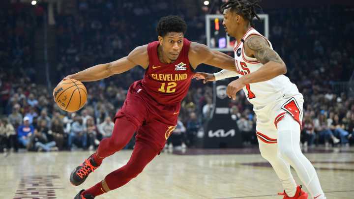 Cavs' De'Andre Hunter exits final preseason game with injury