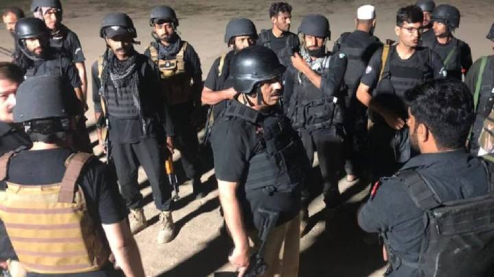 7 cops, 6 terrorists dead in gun-battle triggered by suicide attack in Pakistan