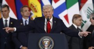 Trump se atribuye la paz en Gaza y Medio Oriente en una ceremonia sin Israel ni Hamás