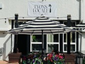 Former Polis chief of staff opens restaurant and bar in Lyons