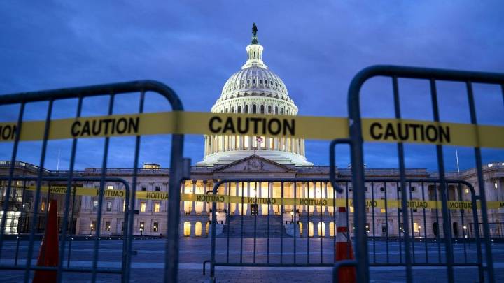 EEUU entra en "cierre" del gobierno por una puja entre Donald Trump y los demócratas en el Senado